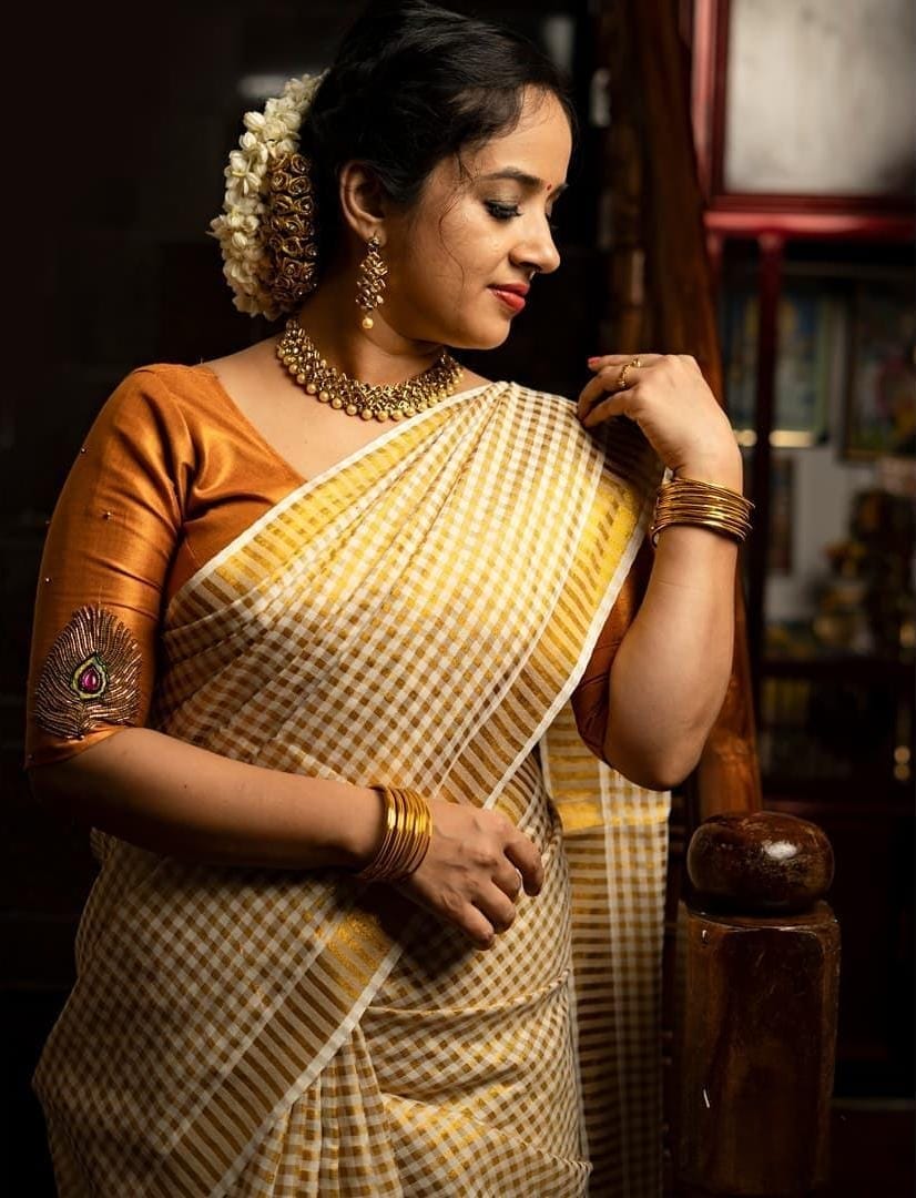 Kerala Paalum Pazhamum Saree