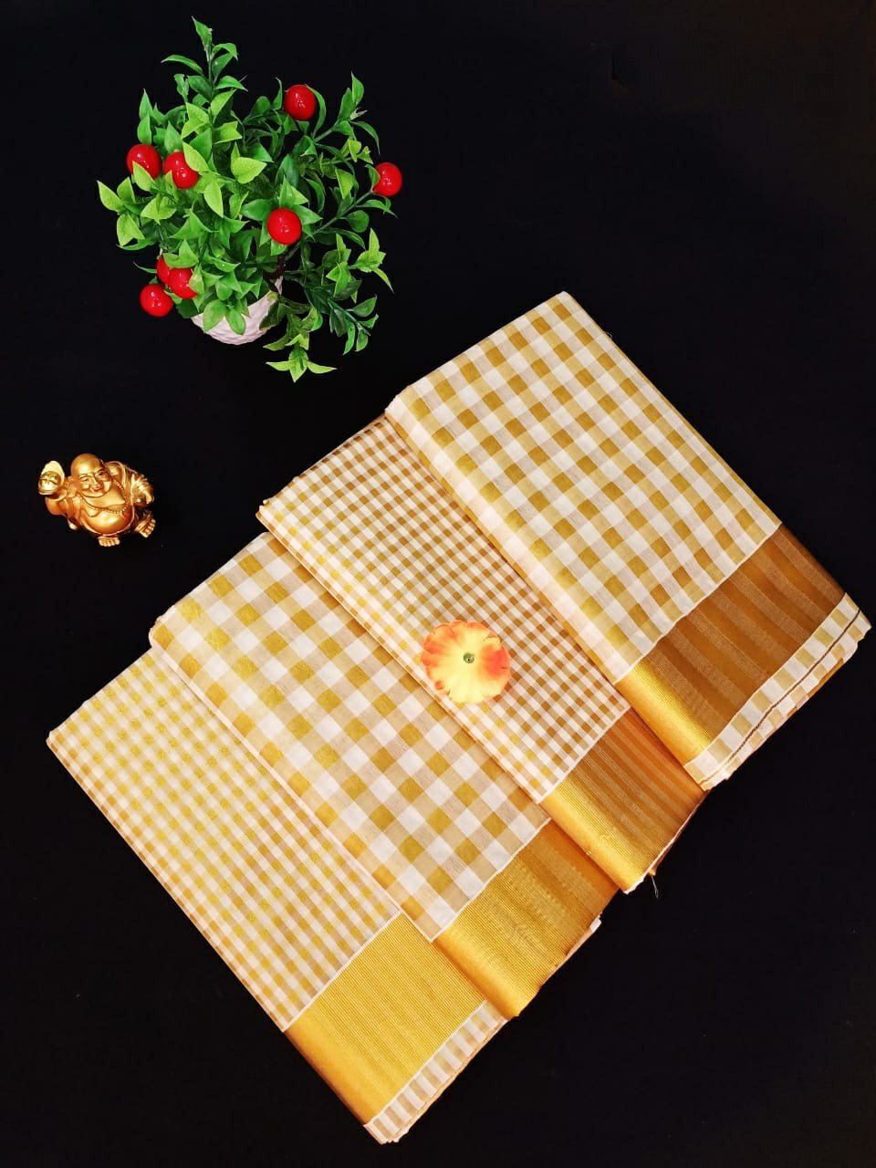 Kerala Paalum Pazhamum Saree