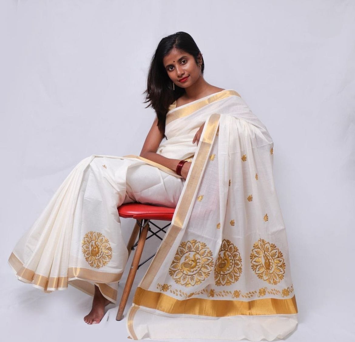 Kerala Saree with Embroidery in
Golden Zari