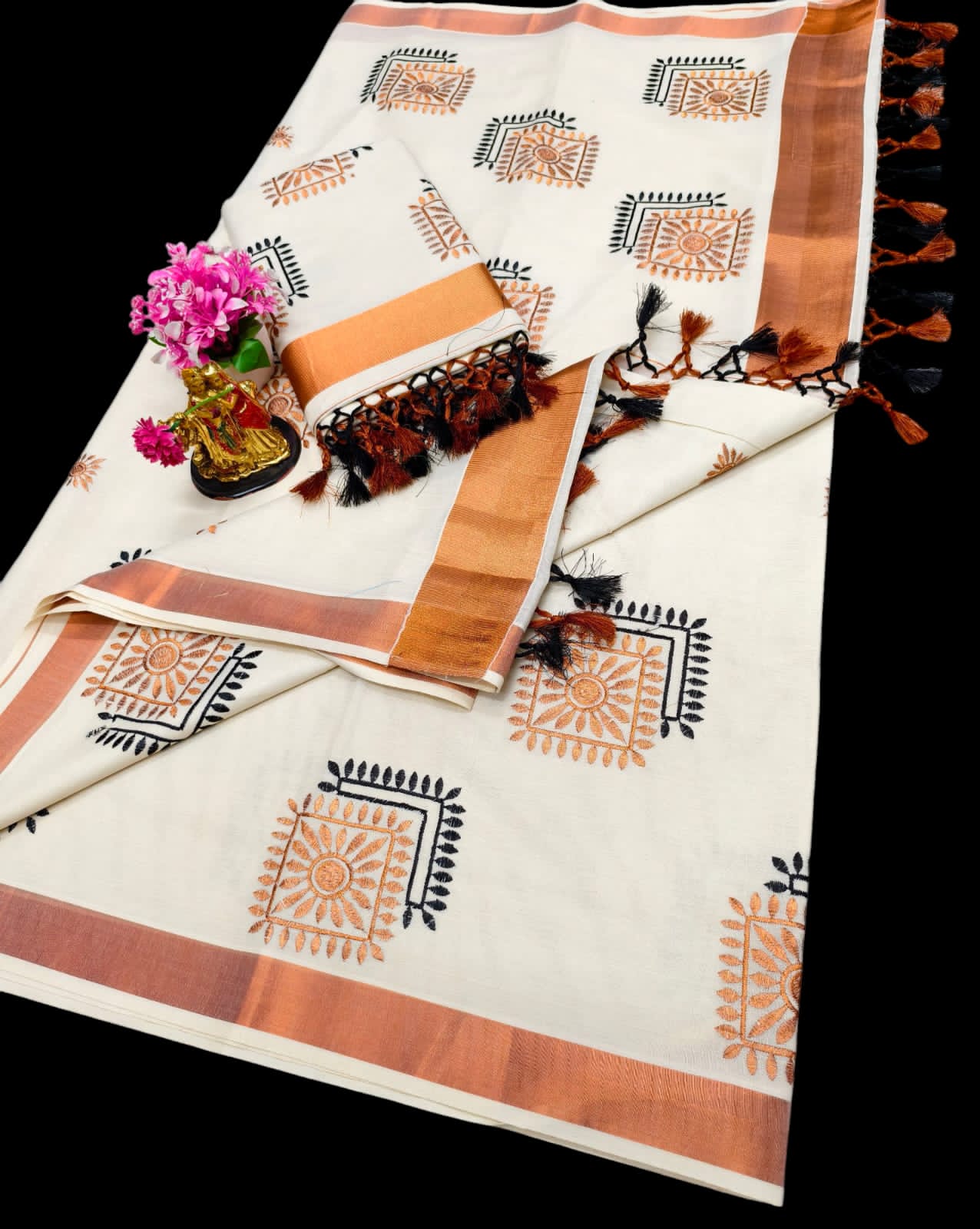 Kerala Saree with Embroidery in
Copper zari