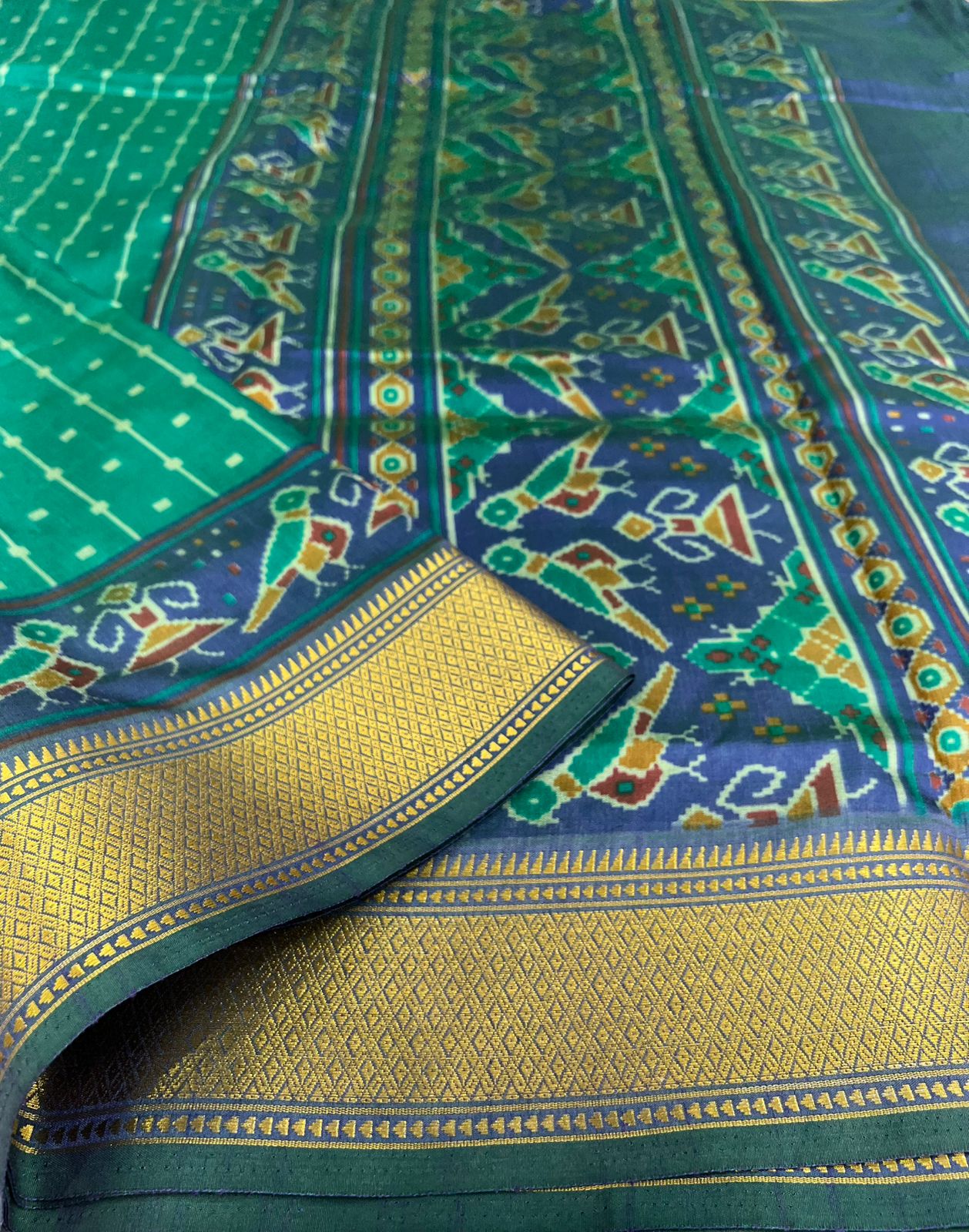 Patola Dual Tone Soft Silk Sarees
