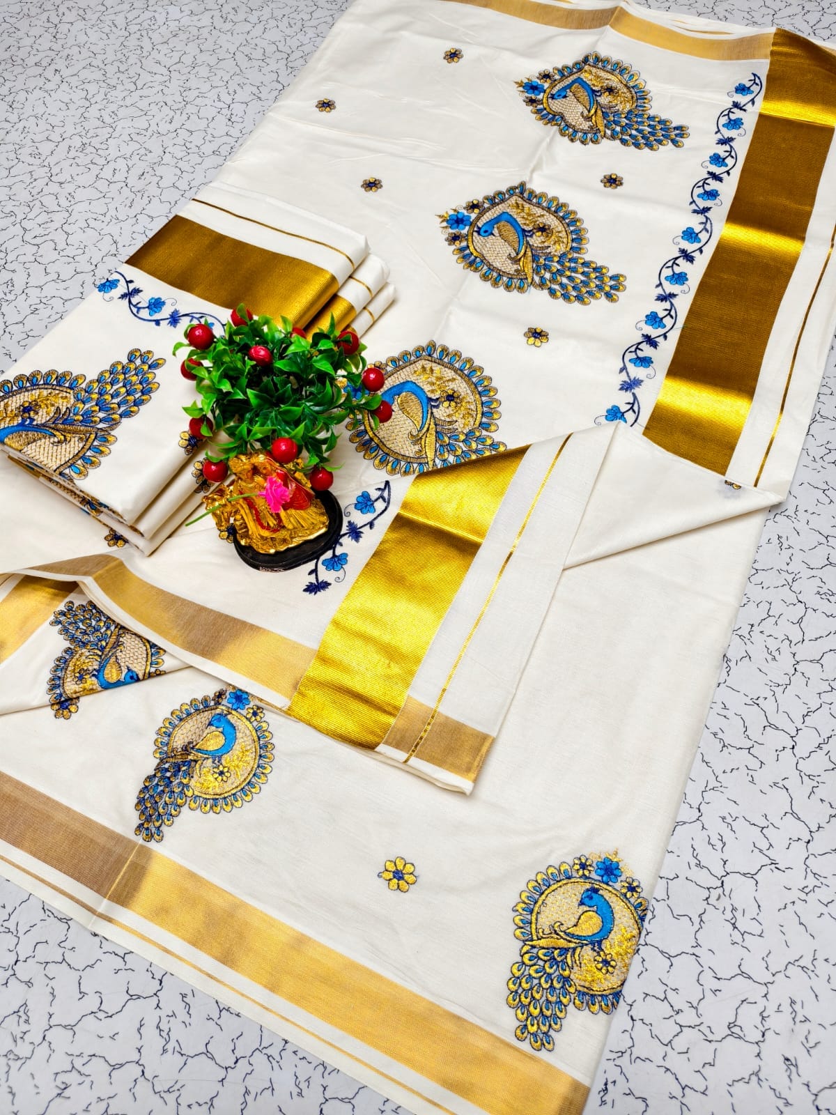 Kerala Saree with Embroidery in 
Golden Zari