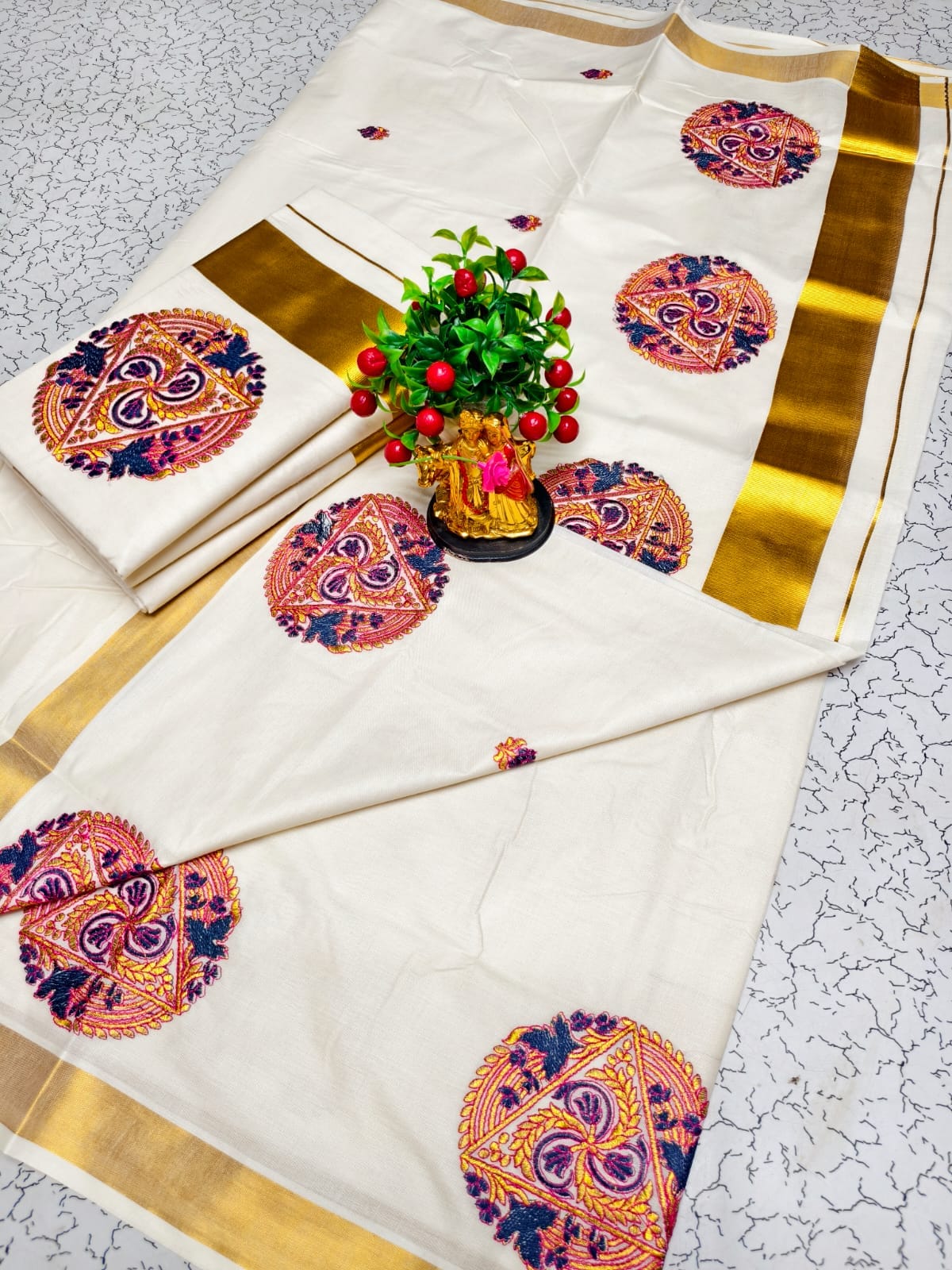 Kerala Saree with Embroidery in 
Golden Zari