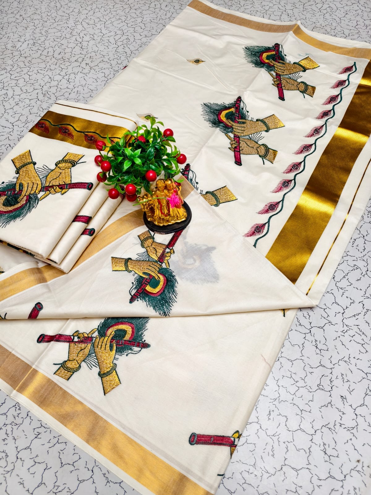 Kerala Saree with Embroidery in 
Golden Zari