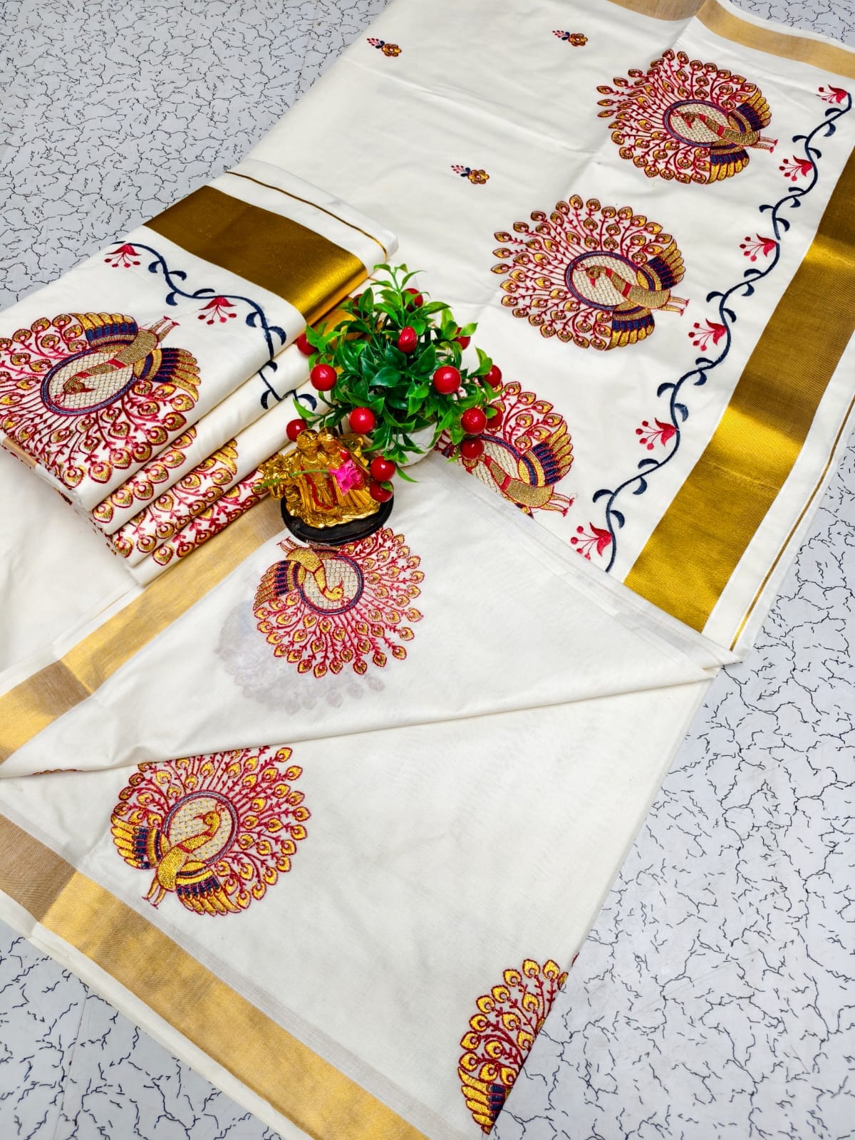 Kerala Saree with Embroidery in 
Golden Zari