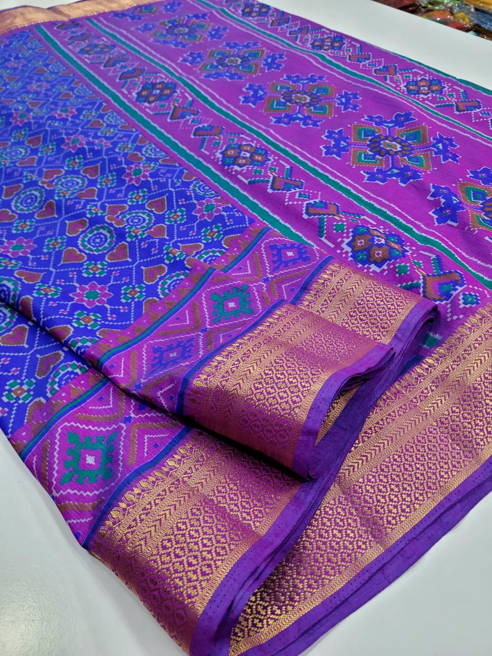 Patola Dual Tone Soft Silk Sarees