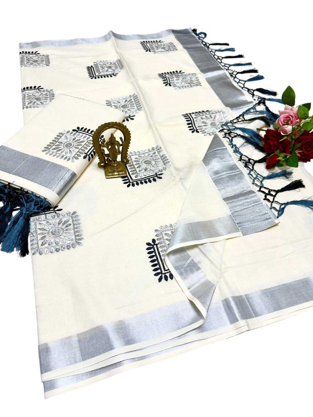 Kerala Saree with Embroidery in Silver Zari