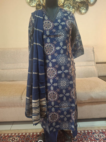 Vertigan Kurti Sets