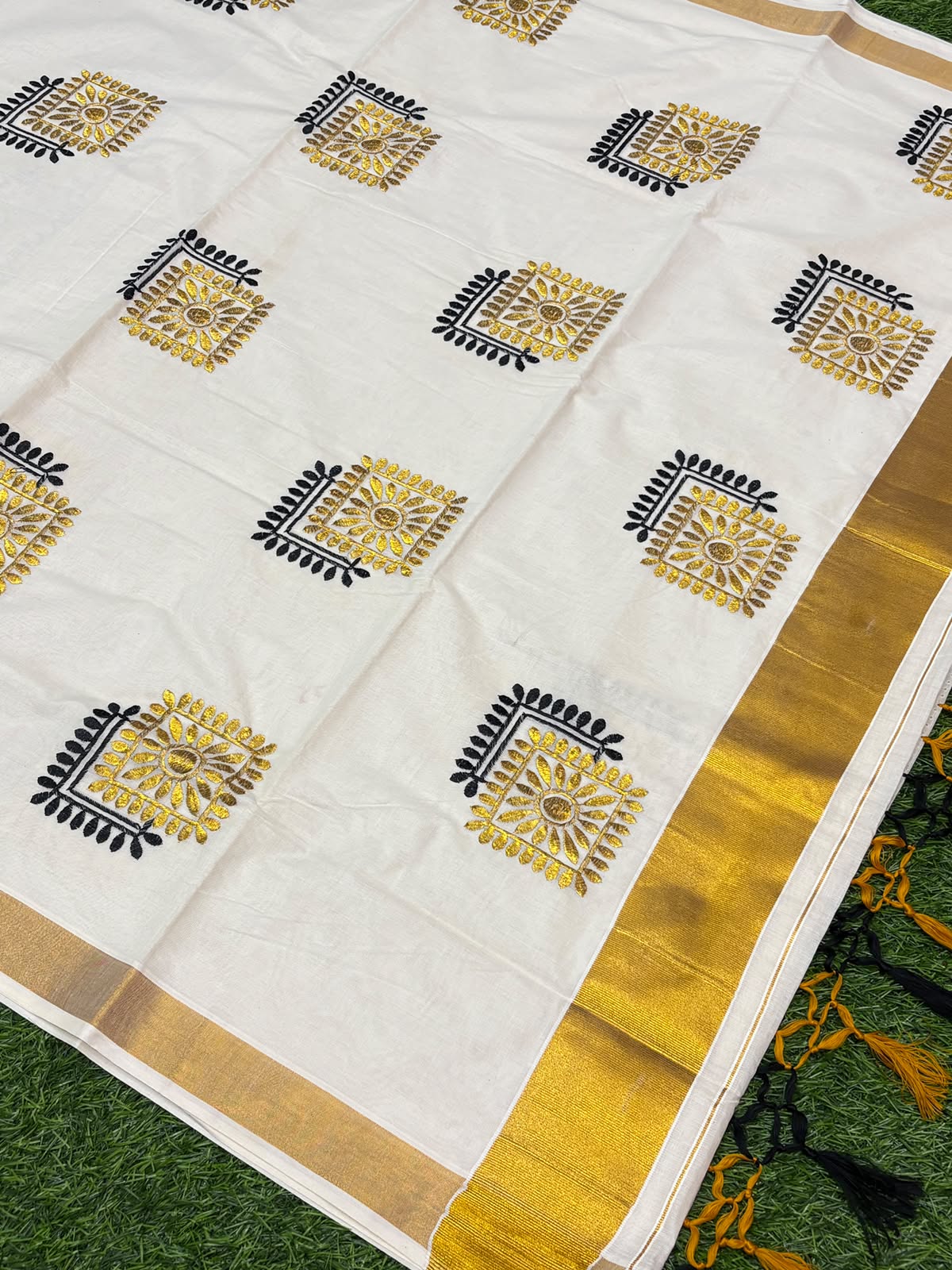 Kerala Saree with Embroidery in 
Golden Zari