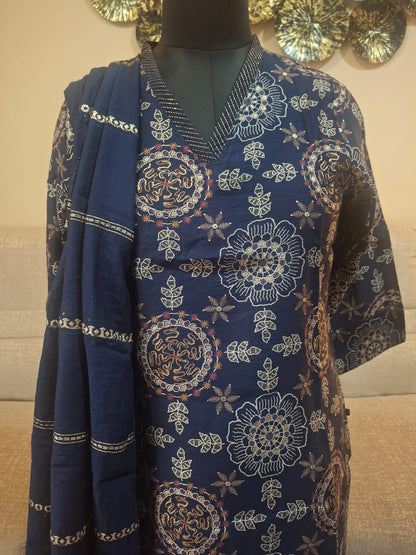 Vertigan Kurti Sets